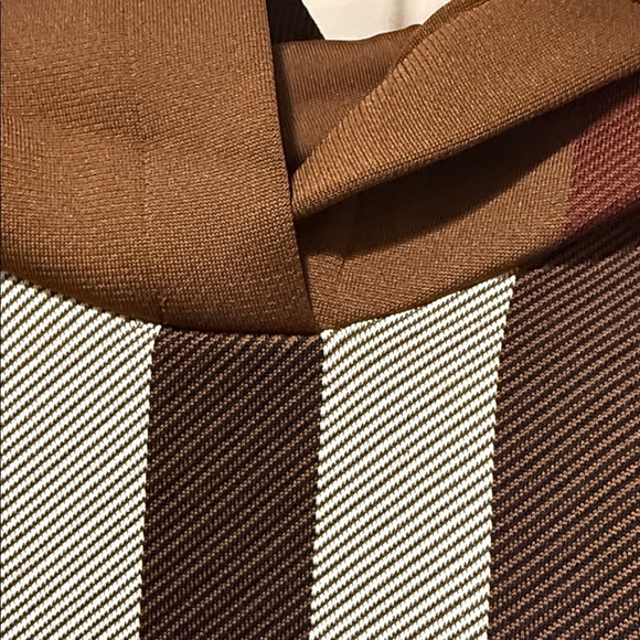 Burberry Brown Check Hooded Cape - Picture 5 of 8